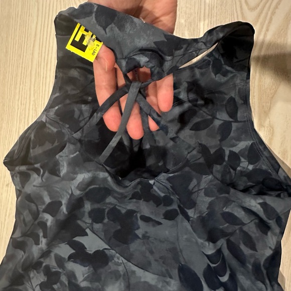 Old Navy Active PowerSoft Shelf-Bra Tank Top tonal leaf Size Medium floral - Picture 3 of 7